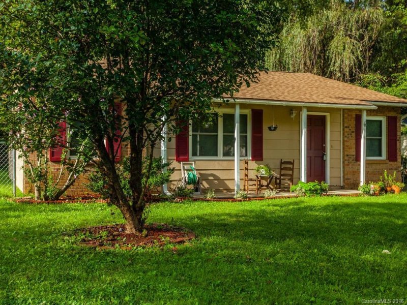 Property image 4 at 6 Waterford Court, Asheville, NC 28806