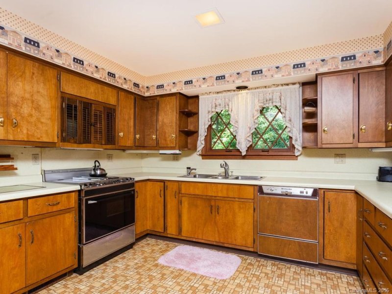 Property image 5 at 208 Heathcote Road, Hendersonville, NC 28791