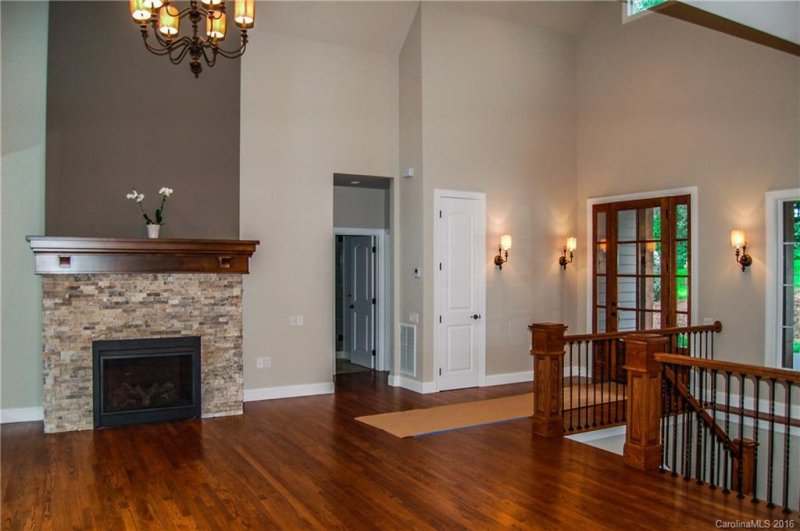 Property image 3 at 401 Ledgeview Drive, Hendersonville, NC 28792