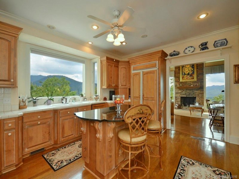 Property image 5 at 204 Crestview Drive, Black Mountain, NC 28711