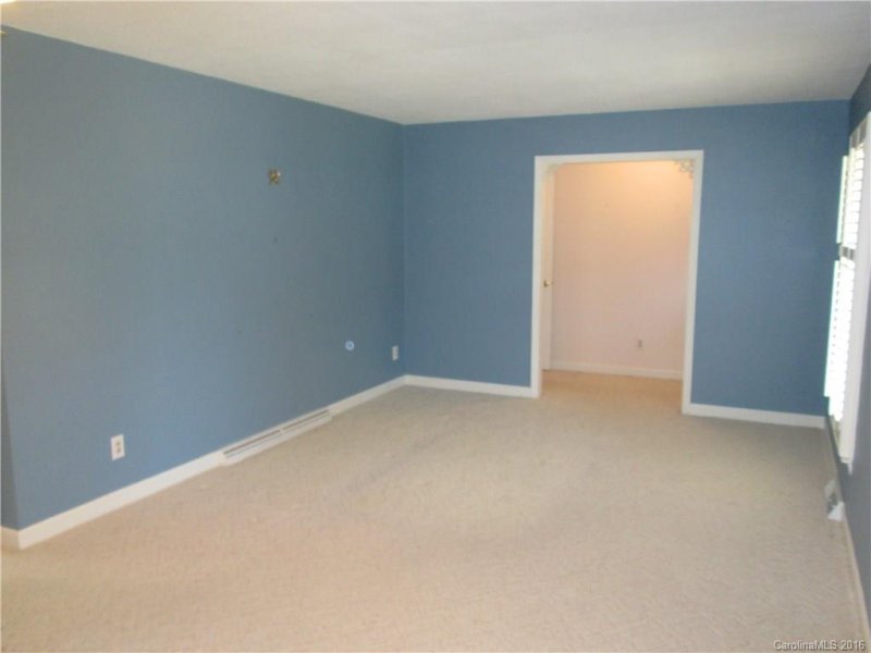 Property image 2 at 1131 Carolina Circle, Statesville, NC 28677