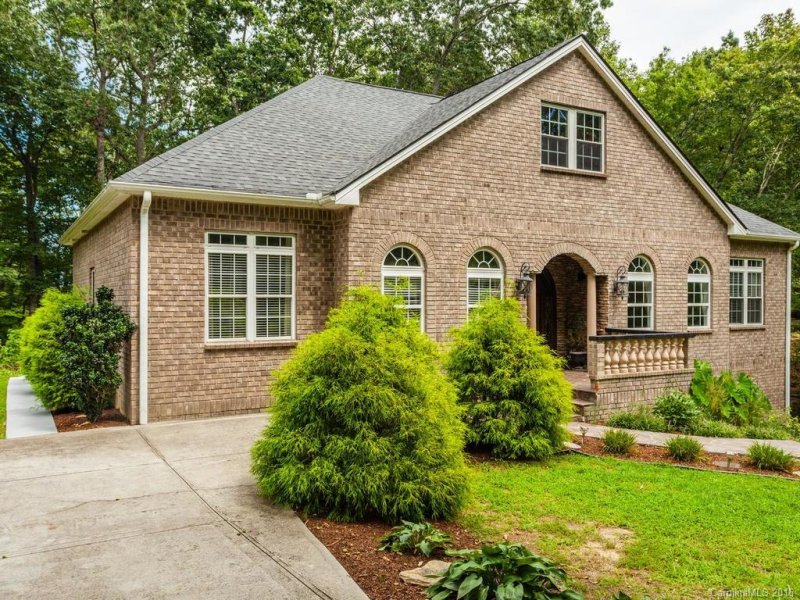 Property image 2 at 203 Foxwood Drive, Hendersonville, NC 28791