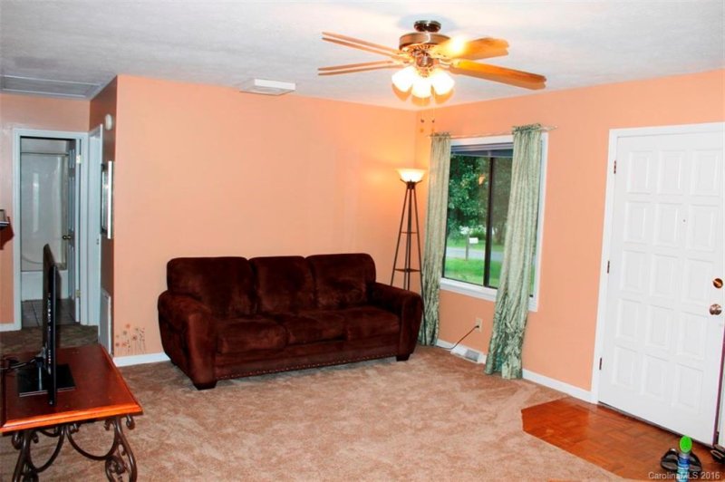 Property image 3 at 26 W Silverleaf Drive, Hendersonville, NC 28739