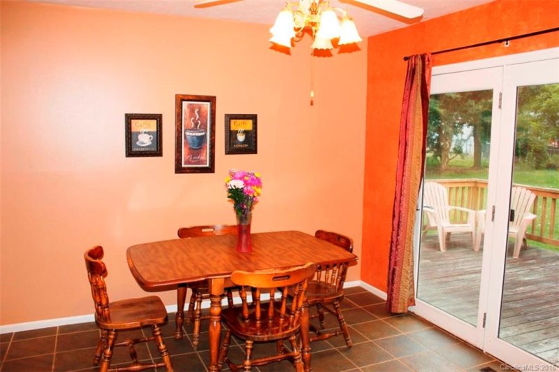 Property image 4 at 26 W Silverleaf Drive, Hendersonville, NC 28739