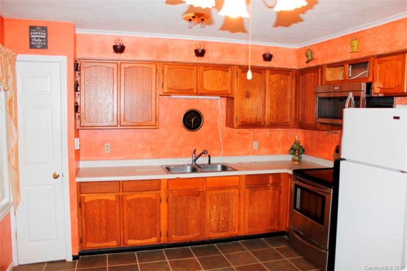 Property image 5 at 26 W Silverleaf Drive, Hendersonville, NC 28739