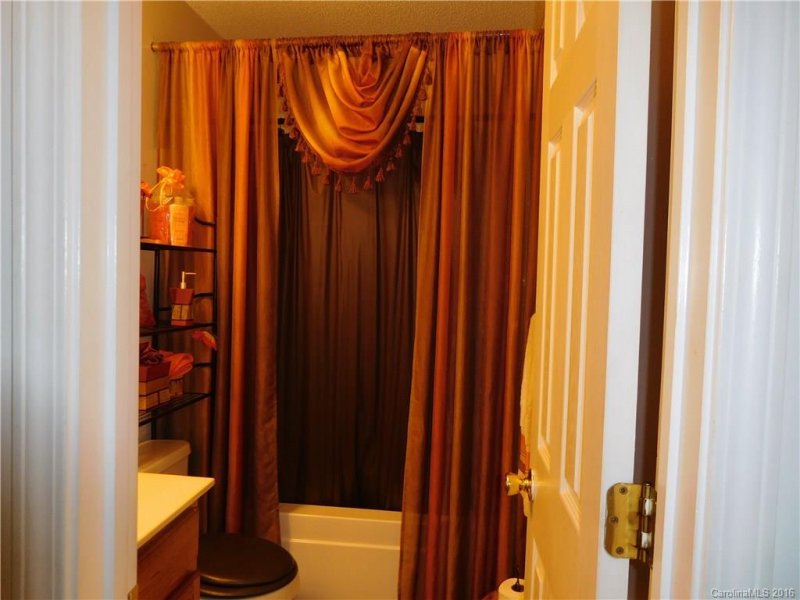 Property image 3 at 6016 Linda Vista Lane, Charlotte, NC 28216