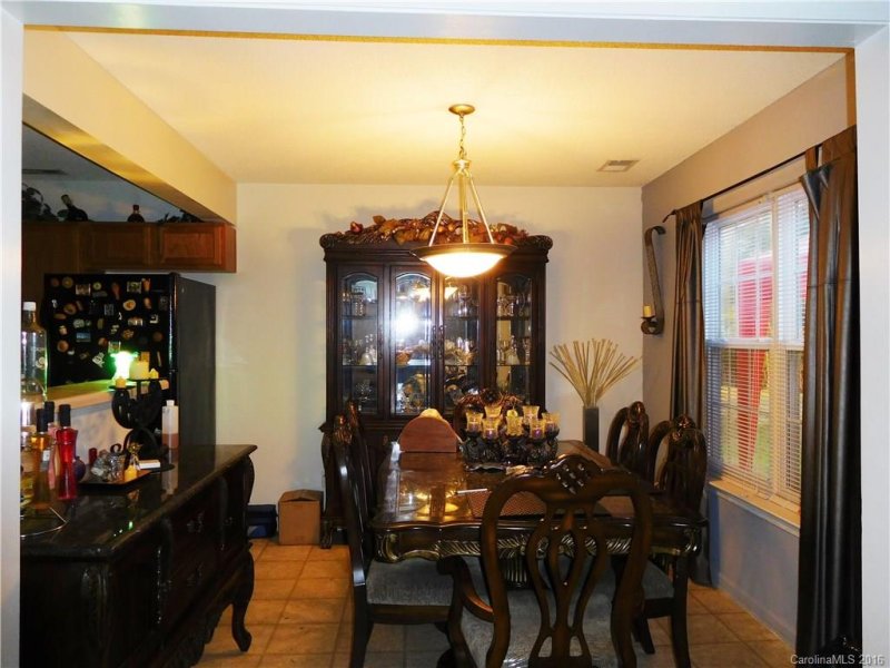 Property image 5 at 6016 Linda Vista Lane, Charlotte, NC 28216
