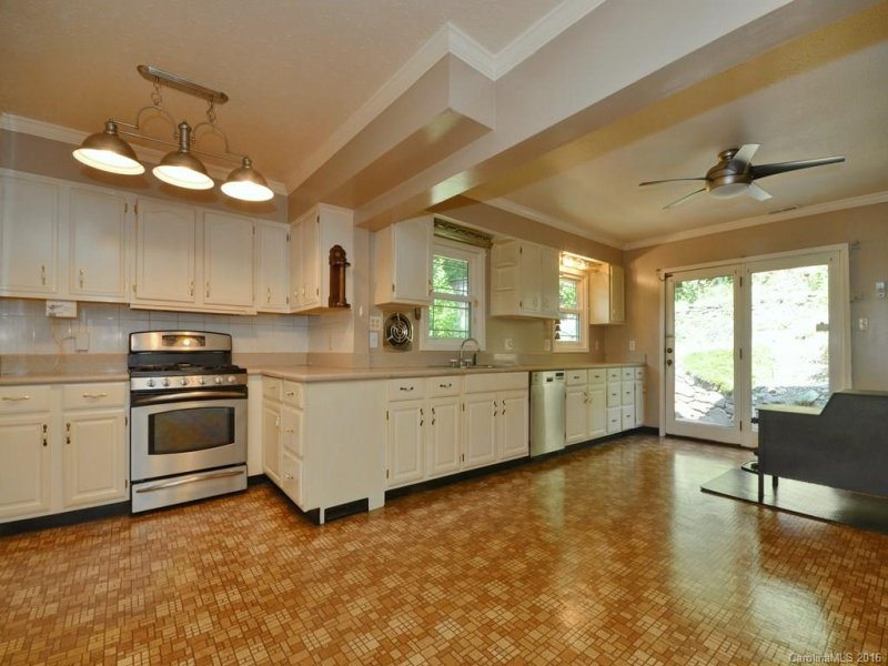 Property image 2 at 7 Hillview Circle, Asheville, NC 28805