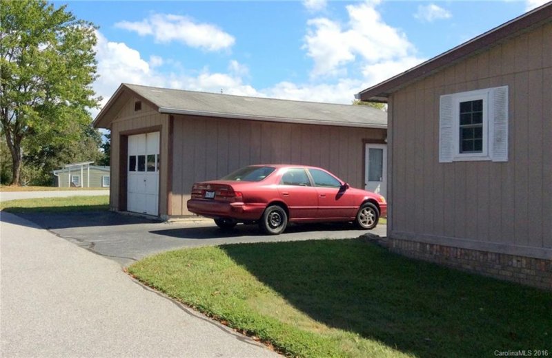 Property image 5 at 106 Cumberland Drive, Hendersonville, NC 28792