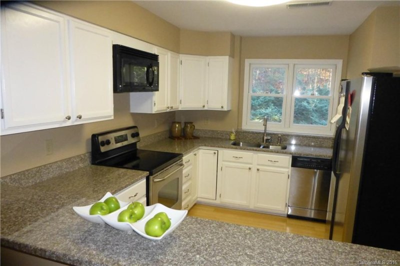 Property image 5 at 22 Timberlake Drive, Asheville, NC 28803