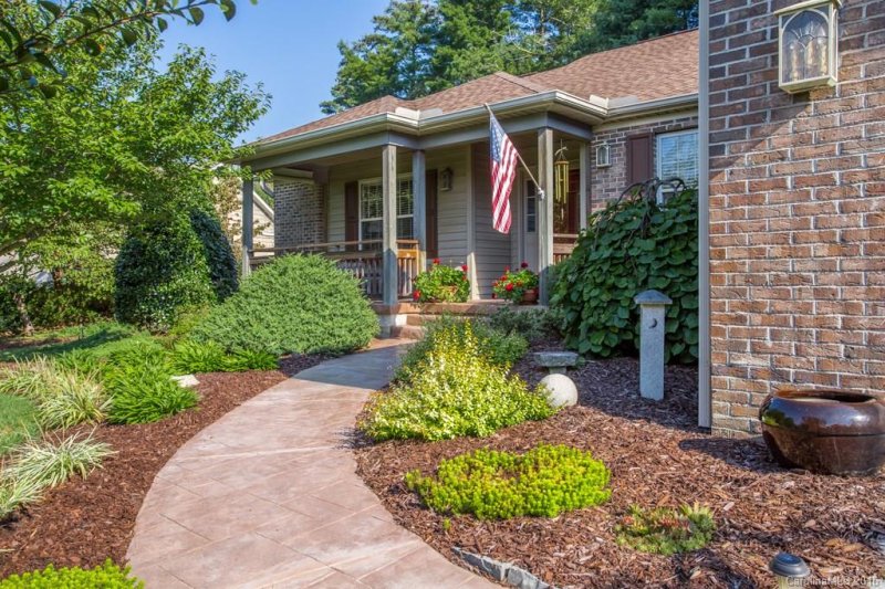 Property image 2 at 10 Tall Pines Road, Hendersonville, NC 28739