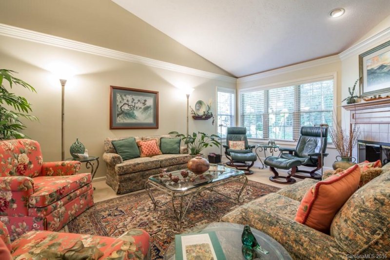 Property image 5 at 10 Tall Pines Road, Hendersonville, NC 28739