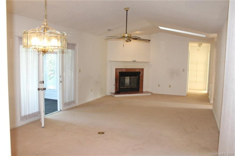 Property image 2 at 571 Woodfield Lane, Hendersonville, NC 28791