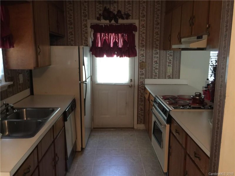 Property image 3 at 6627 Elgywood Lane, Charlotte, NC 28213