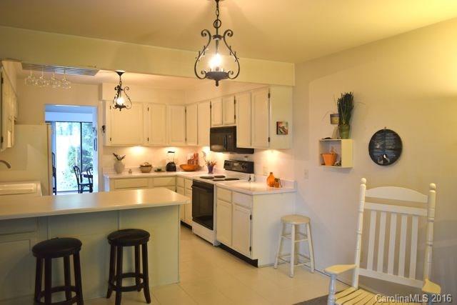 Property image 2 at 10 Lakemoor Lane, Hendersonville, NC 28739