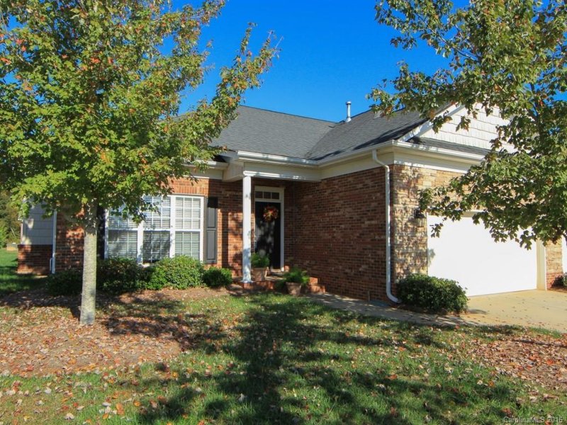 2702 Santiago Circle