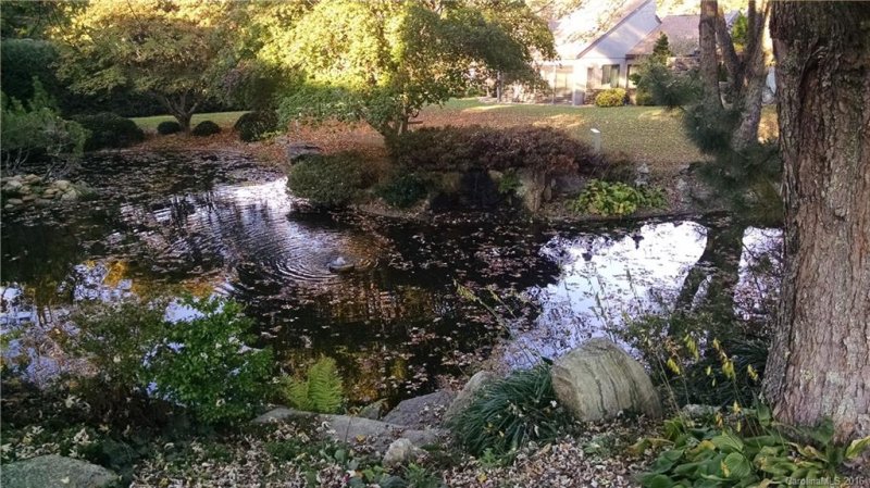 Property image 4 at 14 Lakemoor Lane, Hendersonville, NC 28739