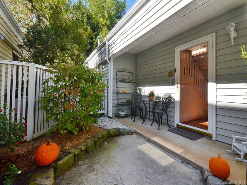 Property image 4 at 6 Stuart Circle, Asheville, NC 28804