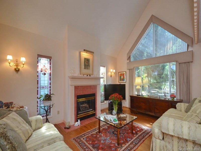 Property image 5 at 6 Stuart Circle, Asheville, NC 28804