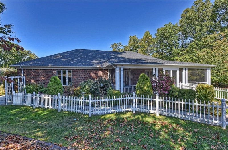 Property image 2 at 136 Hawkes Point Drive, Troutman, NC 28166