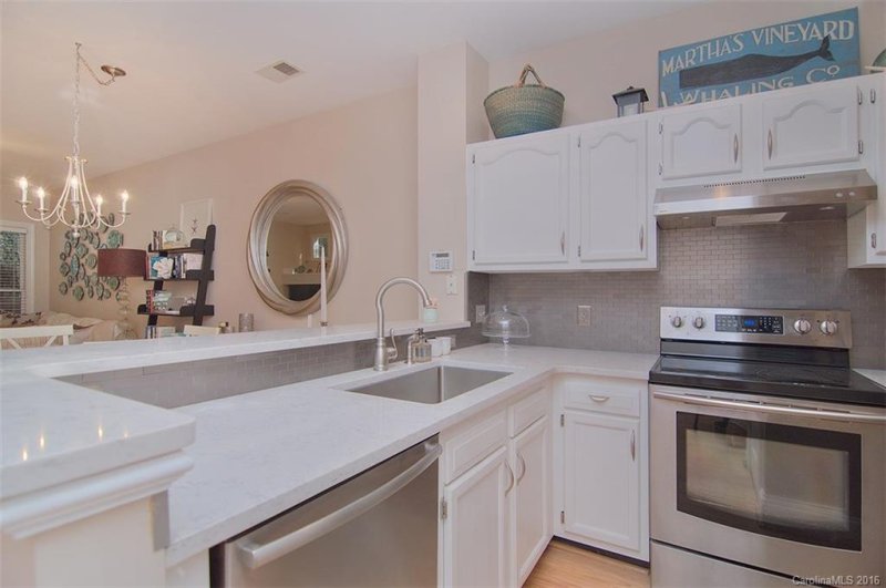 Property image 4 at 1063 Park West Drive, Charlotte, NC 28209