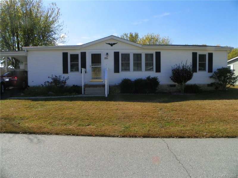 221 Cranbrook Circle