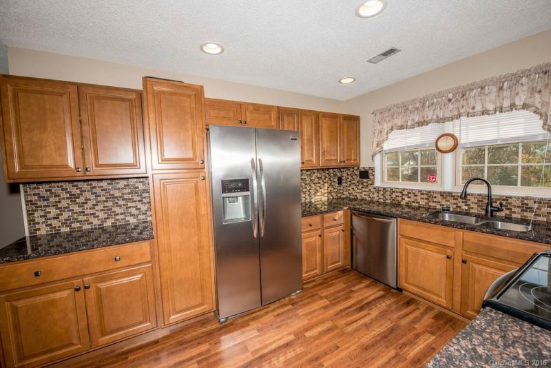 Property image 2 at 103 Scottlynn Court, Asheville, NC 28806