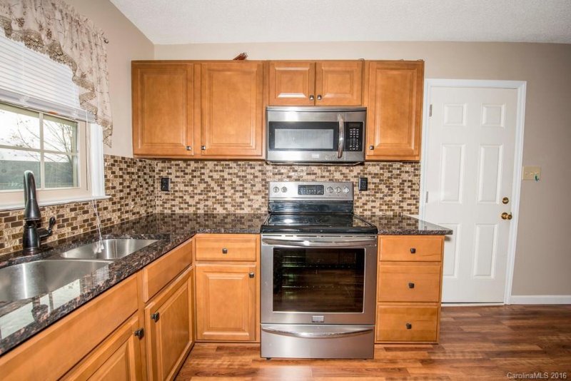 Property image 3 at 103 Scottlynn Court, Asheville, NC 28806