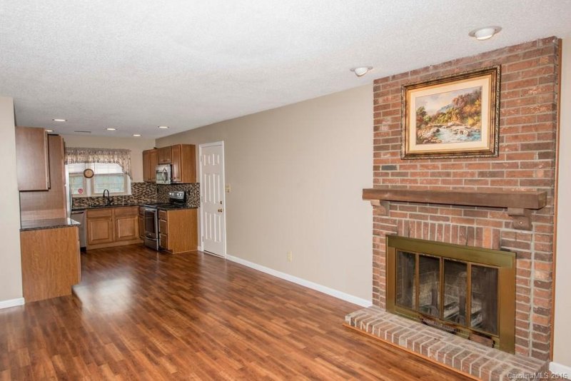 Property image 5 at 103 Scottlynn Court, Asheville, NC 28806