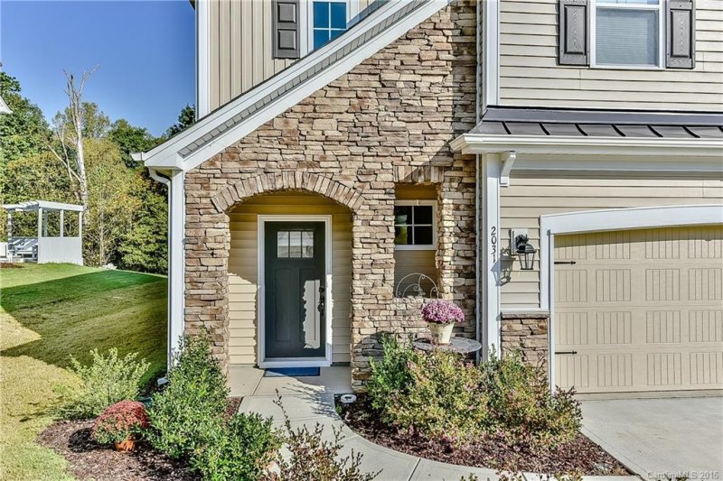 Property image 2 at 2031 Lakebridge Drive, Fort Mill, SC 29715