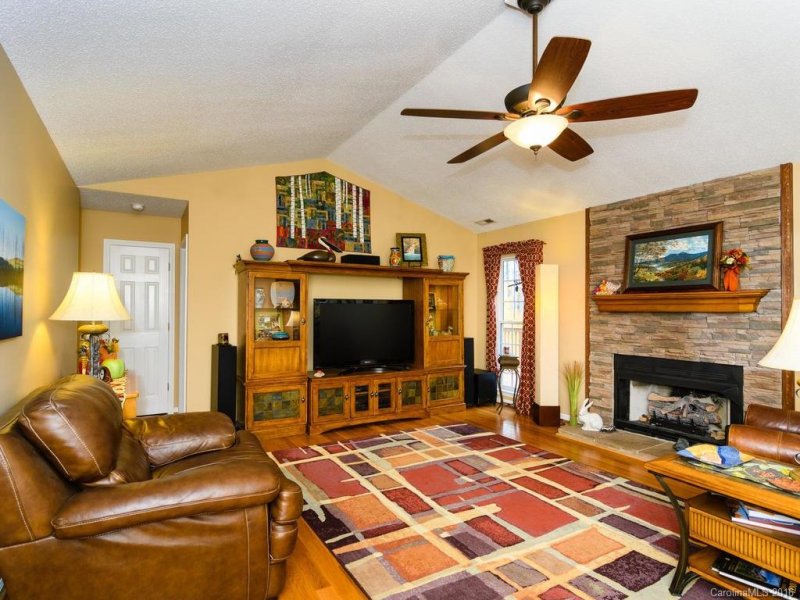 Property image 4 at 50 Kindling Trail, Horse Shoe, NC 28742
