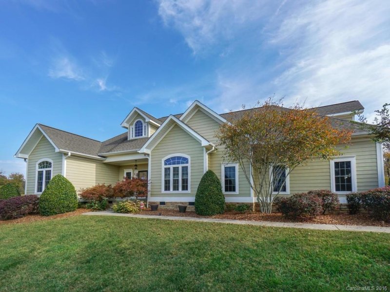 Property image 3 at 112 Winfield Place, Statesville, NC 28625