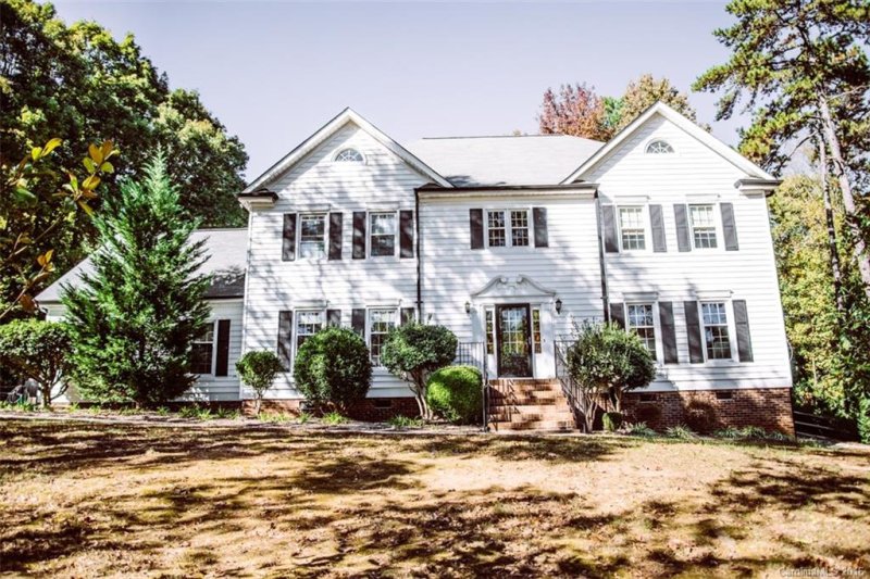 1618 Old Tara Lane