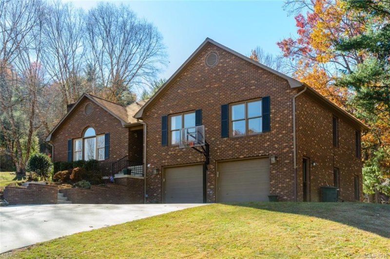 Property image 2 at 9 Weston Heights Drive, Asheville, NC 28803