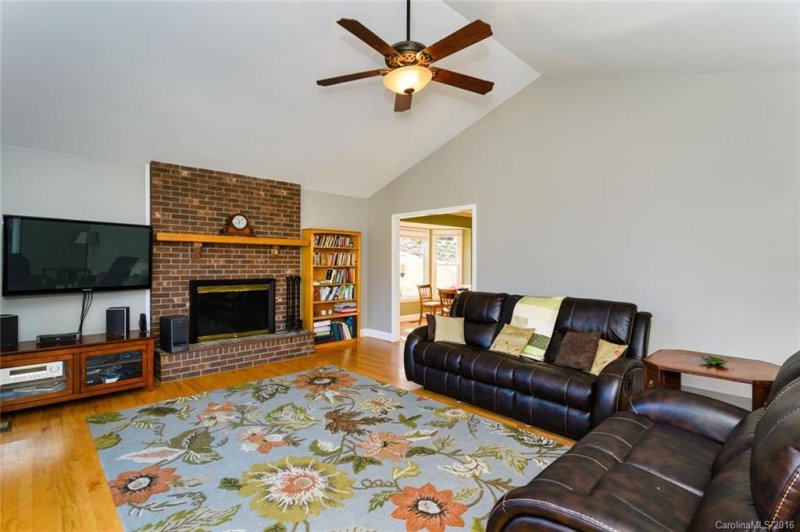 Property image 4 at 9 Weston Heights Drive, Asheville, NC 28803