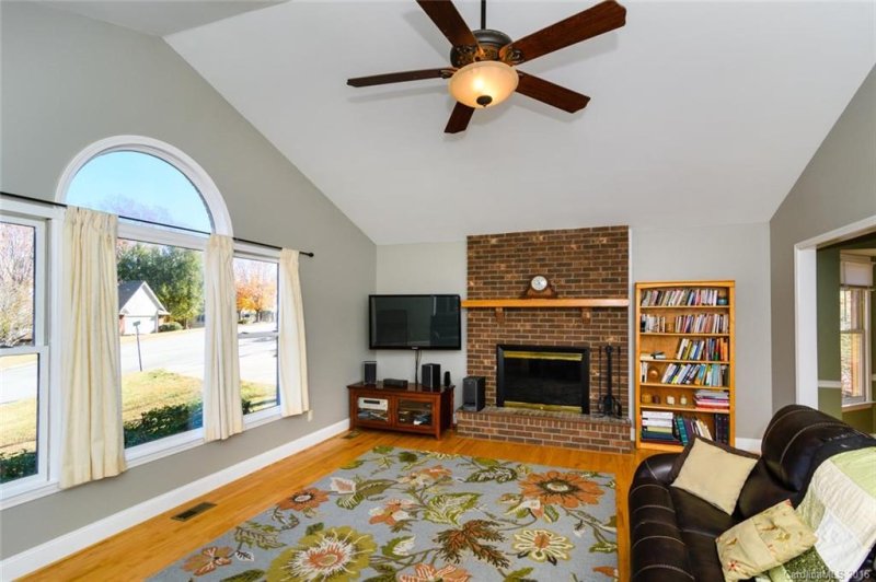 Property image 5 at 9 Weston Heights Drive, Asheville, NC 28803