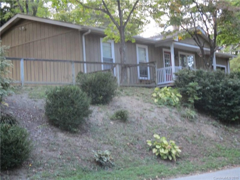 Property image 2 at 702 Knollwood Drive, Hendersonville, NC 28791