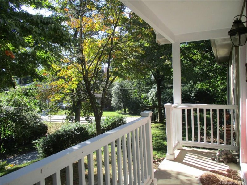 Property image 3 at 702 Knollwood Drive, Hendersonville, NC 28791