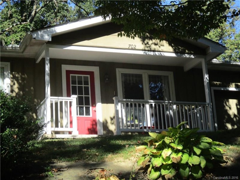 Property image 4 at 702 Knollwood Drive, Hendersonville, NC 28791