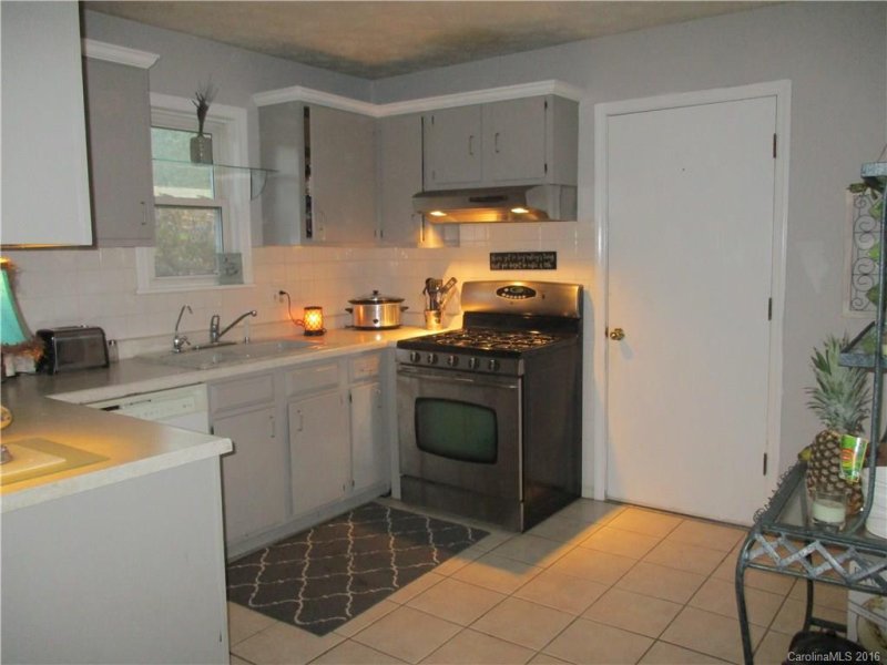 Property image 5 at 702 Knollwood Drive, Hendersonville, NC 28791