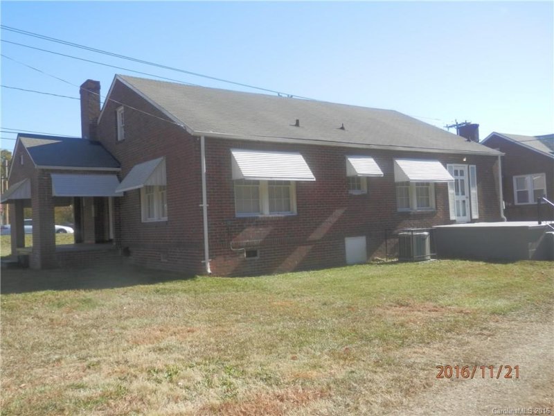 Property image 4 at 555 Sugar Creek Road, Charlotte, NC 28213