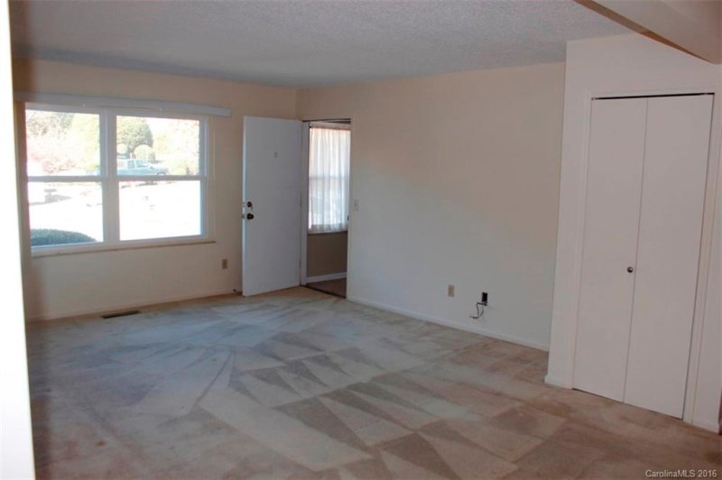 Property image 5 at 27 Capri Lane, Hendersonville, NC 28791