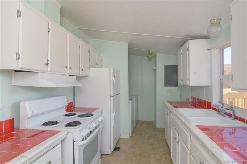 Property image 4 at 16 Timbers Edge Lane, Fairview, NC 28730