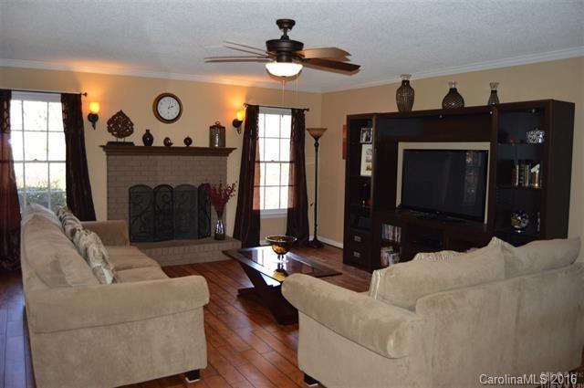 Property image 2 at 201 31st Avenue Court, Hickory, NC 28601