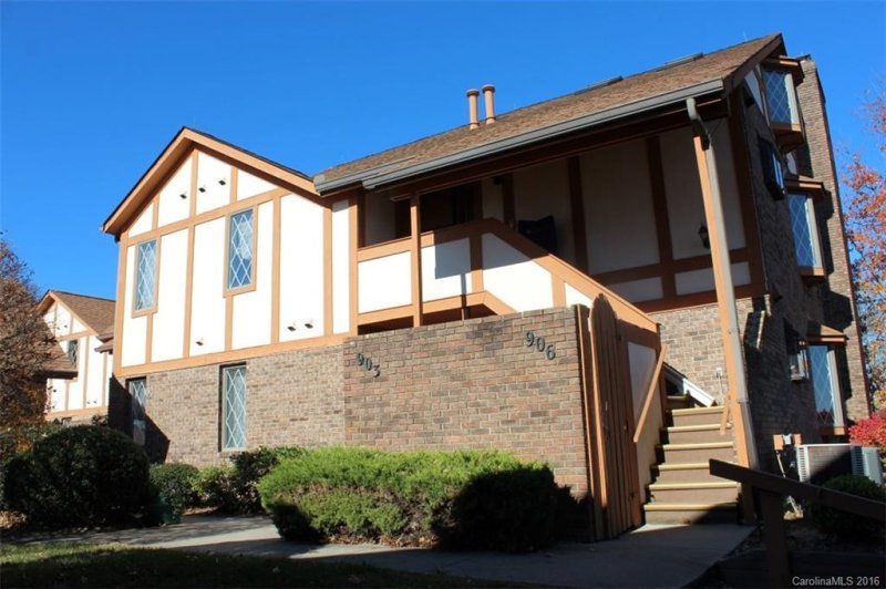 Property image 2 at 906 Fleetwood Plaza, Hendersonville, NC 28739