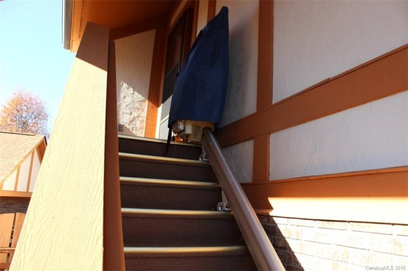 Property image 3 at 906 Fleetwood Plaza, Hendersonville, NC 28739