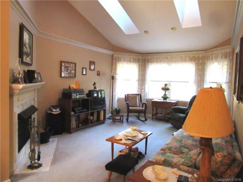 Property image 4 at 1011 Saddlebrook Drive, Hendersonville, NC 28739