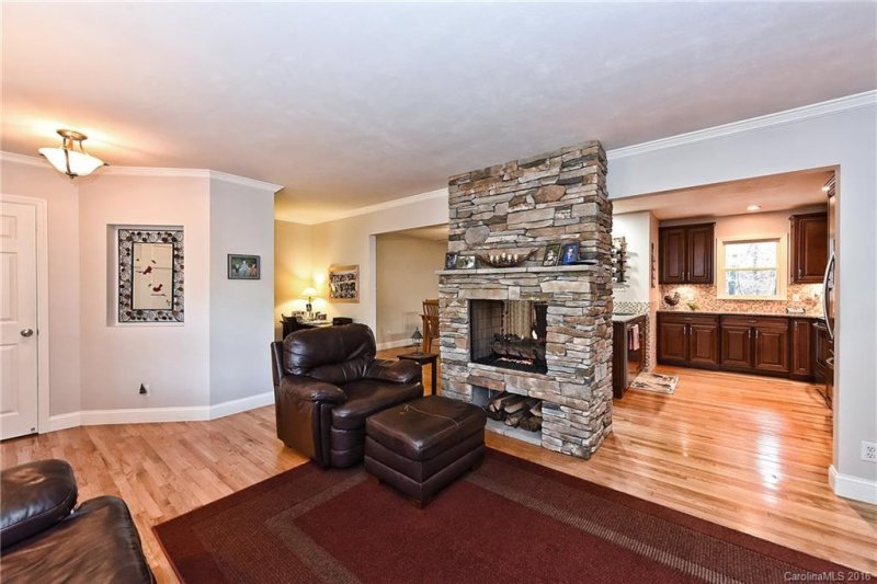 Property image 3 at 332 Beverly Circle, Charlotte, NC 28270