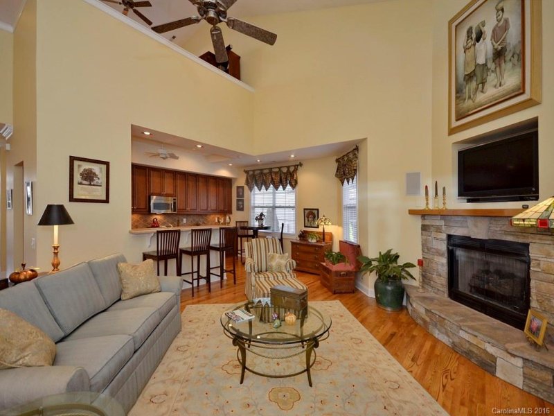 Property image 2 at 113 Towne Place Drive, Hendersonville, NC 28792