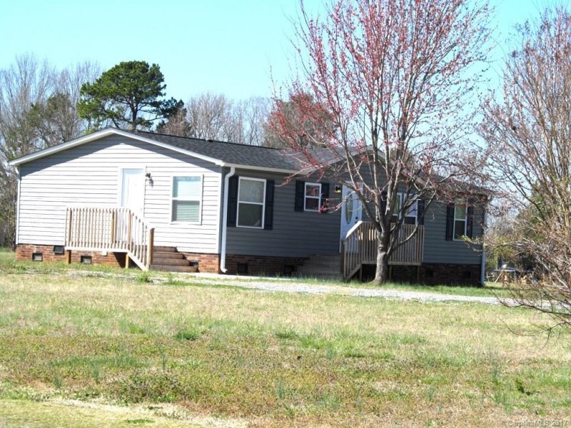 Property image 2 at 5021 Suncrest Farms Lane, Crouse, NC 28033